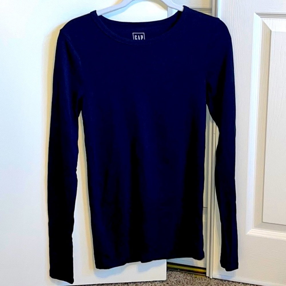 Gap “modern tee” in dark blue; women’s size Small in Tall length